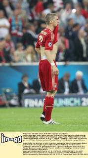 Bastian SCHWEINSTEIGER (Bayern München) kann es nicht fassen, das Arjen ROBBEN (Bayern München) den Elfmeter verschossen hat Champions League Finale, FC Bayern München vs. FC Chelsea, Allianz Arena, München, 19.05.2012