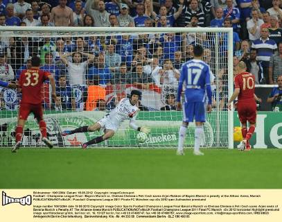 Football - Champions League Final - Bayern Munich vs. Chelsea Chelsea s Petr Cech saves Arjen Robben of Bayern Munich s penalty at the Allianz Arena, Munich 