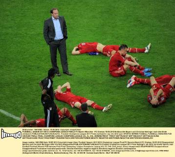 FUSSBALL SAISON 2011 2012 CHAMPIONS LEAGUE FINALE FC Bayern München - FC Chelsea 19.05.2012 Enttäuschte Bayern und Christian Nerlinger nach dem Ende enttäuscht 