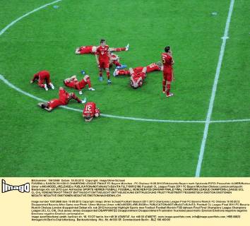 FUSSBALL SAISON 2011 2012 CHAMPIONS LEAGUE FINALE FC Bayern München - FC Chelsea 19.05.2012 Enttäuschte Bayern nach Spielende FOTO: Pressefoto ULMER Markus Ulmer xxNOxMODELxRELEASExx  FUL7190512196