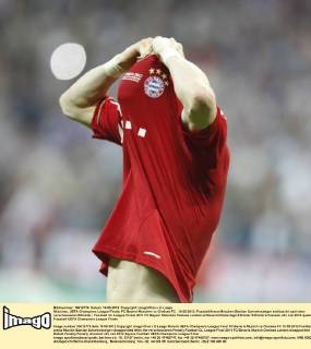 München, UEFA Champions League Finale, FC Bayern München vs Chelsea FC , 19.05.2012, FussballArena München Bastian Schweinsteiger enttäuscht nach dem verschossenen Elfmeter
