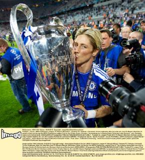 Football - soccer: UEFA Champions League, FC Bayern Muenchen - Chelsea FC, Chelsea s Fernando Torres celebrates after his side won over FC Bayern Munchen on penalty shoot-out during the UEFA Champions League Final at the Allianz Arena. (Hinweis: Verwendung nur in Deutschland, Österreich oder Schweiz - only Germany, Austria and Switzerland) xHOCHxZWEIx xPropagandax 