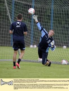 11.07.2012, Fussball Bundesliga Saison 2012 13, Fototermin beim TSV 1860 München an der Grünwalder Strasse, Torwart Timo Ochs (re, 1860)