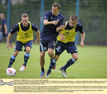 11.07.2012, Fussball Bundesliga Saison 2012 13, Fototermin beim TSV 1860 München an der Grünwalder Strasse, v.l. Arne Feick (1860), Manuel Bühler (1860) und Liridon Vocaj (1860) im Duell um den Ball.