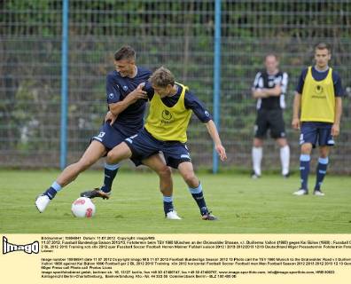 11.07.2012, Fussball Bundesliga Saison 2012 13, Fototermin beim TSV 1860 München an der Grünwalder Strasse, v.l. Guillermo Vallori (1860) gegen Kai Bülow (1860)