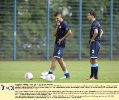 11.07.2012, Fussball Bundesliga Saison 2012 13, Fototermin beim TSV 1860 München an der Grünwalder Strasse, v.l. Guillermo Vallori (1860) und Grzegorz Wojtkowiak (1860 München)