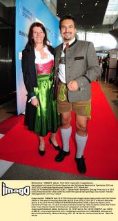 Georg Hackl mit seiner Partnerin Gisela bei der Verleihung Bayerischer Sportpreis 2012 am 15.07.2012 in München Bayerischer Sportpreis 2012, Muenchen 