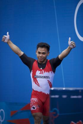 July 31, 2012 - London, England, United Kingdom - EKO YULI IRAWAN (INA) celebrates completing a lift in the men s 62kg weightlifting competition at ExCeL in London. EKO won an Olympic Bronzemedal. Olympics 2012 - Weightlifting - ZUMAw10