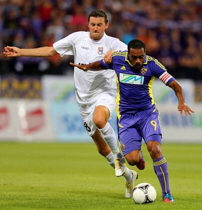 FUSSBALL - CL Quali, Maribor vs Dudelange MARBURG,SLOWENIEN,01.AUG.12 - FUSSBALL - UEFA Champions League, Qualifikation, NK Maribor vs F91 Duedelingen. Bild zeigt Jean-Sebastien Legros (Dudelange) und Marcos Tavares (Maribor). 
