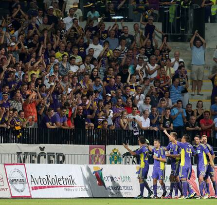 FUSSBALL - CL Quali, Maribor vs Dudelange MARBURG,SLOWENIEN,01.AUG.12 - FUSSBALL - UEFA Champions League, Qualifikation, NK Maribor vs F91 Duedelingen. Bild zeigt den Jubel von Maribor mit Goran Cvijanovic, Dejan Mezga, Arghus, Aleksander Rajcevic und Ales Mertelj (Maribor). 