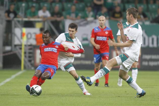 MAY MAHLANGU (L) WALDEMAR SOBOTA (R) WKS SLASK WROCLAW (WHITE) - HELSINGBORG IF (RED-BLUE) THIRD QUALIFYING ROUND CHAMPIONS LEAGUE 01.08.2012, WROCLAW -  120801HER012