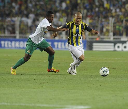 Champions League 3rd qualifying match between Fenerbahce SK Istanbul and FC Vaslui at the Sukru Saracoglu Stadium in Istanbul, on 2012 08 01 Fenerbahce - Vaslui FC 1-1: Fernando Lopes dos Santos Varela (L) of Vaslui and Alex De Souza (R) of Fenerbahce. 