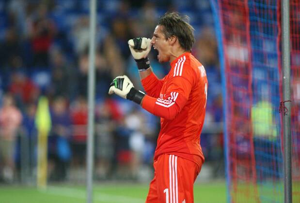 08.08.2012 St Jakob Park Basel , SCHWEIZ , Herren Fussball Champions League Qualifikation der 3. Runde , Rückspiel FC Basel - Molde 1:1 Torwart Yann Sommer (FC Basel) jubelt nach dem gehaltenen Elfmeter in der 91. Minute 