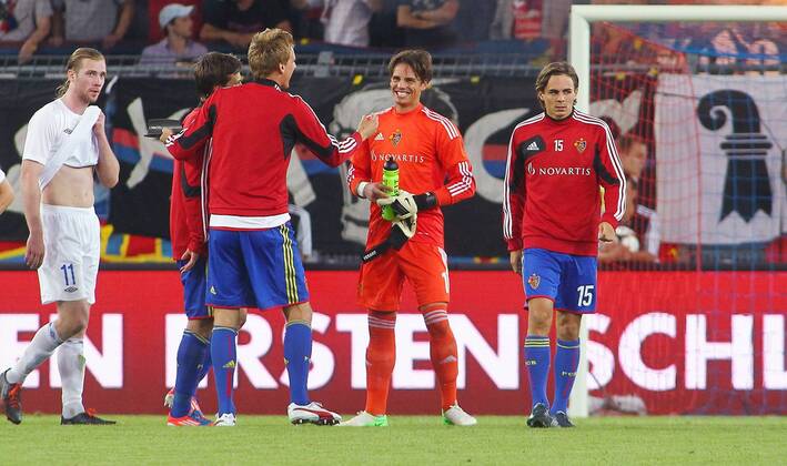 08.08.2012 St Jakob Park Basel , SCHWEIZ , Herren Fussball Champions League Qualifikation der 3. Runde , Rückspiel FC Basel - Molde SK 1:1 Schlussjubel Radoslav Kovac , Torwart Yann Sommer und Kay Voser (alle FC Basel) 