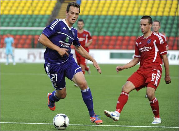 Tom De Sutter (RSC Anderlecht) vs Vytautas Luksa (FK Ekranas) FOOTBALL : FK Ekranas vs RSC Anderlecht - - Ligue des Champions - Qualifications - 08 08 2012 PhotoNews Panoramic 