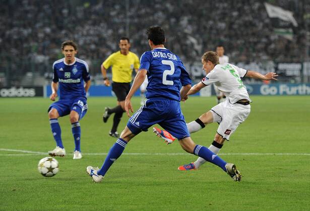 21-08-2012, Fussball, Saison 2012-2013, UEFA Champions League Qualifikation, Play-off, Borussia Mönchengladbach - Dynamo Kiew, Alexander Ring (Borussia Mönchengladbach), re., erzielt mit diesem Schuss das Tor zum 1-0