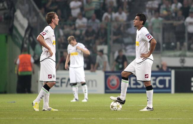 Mönchengladbach, Borussia-Park, 21.08.12: Gladbachs Luuk de Jong (L) und Gladbachs Igor De Camargo enttäuscht im Spiel zwischen Borussia M gladbach vs. Dynamo Kiew in den Playoffs der UEFA Champions League Saison 2012 2013.
