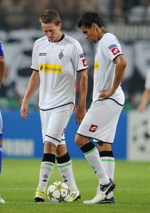 21-08-2012, Fussball, Saison 2012-2013, UEFA Champions League Qualifikation, Play-off, Borussia Mönchengladbach - Dynamo Kiew, Igor de Camargo (Borussia Mönchengladbach), re., und Luuk de Jong nach dem zweiten gegentreffer am Anstoßkreis