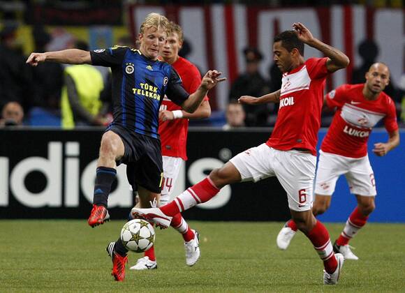 Champions League qualifying match between Spartak Moscow and Fenerbahce Istanbul at Luzhniki Stadium in Moscow, Russia on 2012 08 21 Match Scored: Spartak Moscow 2 - Fenerbahce 1 Pictured: Dirk Kuyt of Fenerbahce and Rafael Carioca (R) of Spartak Moscow. 