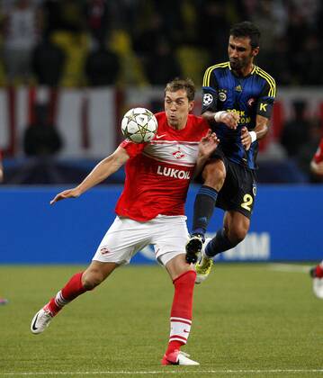 Champions League qualifying match between Spartak Moscow and Fenerbahce Istanbul at Luzhniki Stadium in Moscow, Russia on 2012 08 21 Match Scored: Spartak Moscow 2 - Fenerbahce 1 Pictured: Selcuk Sahin (R) of Fenerbahce and Artem Dzyuba (L) of Spartak Moscow. 