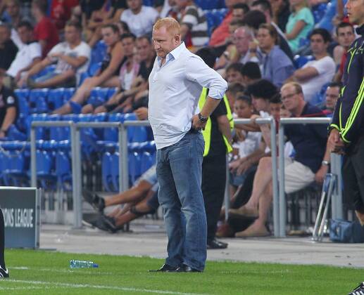 21.08.2012 St Jakob Park Basel , SCHWEIZ , Herren Fussball UEFA Champions League Qualifikation Saison 2012 2013 FC Basel - CFR Cluj 1:2 Trainer Heiko Vogel (FC Basel) ; enttäuscht , gestik , Einzelbild 