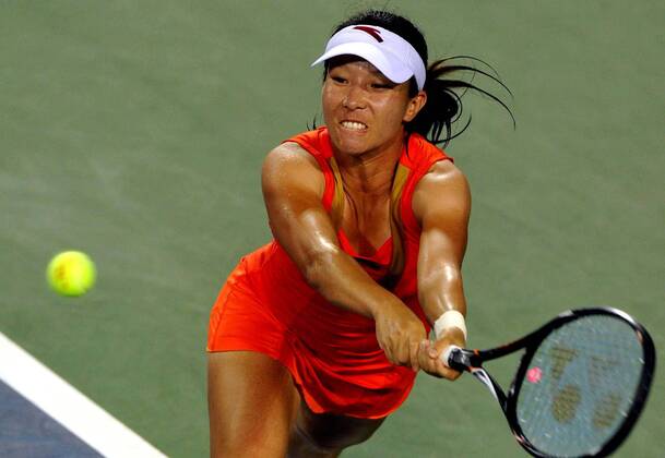 NEW YORK, Aug. 28, 2012 -- Zheng Jie of China returns the ball during the women s singles 1st round match at the 2012 U.S. Open tournament in New York, the United States, Aug. 27, 2012. 