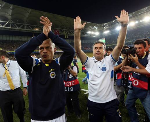 Champions League play off match between Fenerbahce and Spartak Moscow at Sukru Saracoglu Stadium in Istanbul, Turkey on 2012 08 29 Match Scored: Fenerbahce 1 - Spartak Moscow 1 Pictured: Alex De Souza and Coach Aykut Kocaman of Fenerbahce. 