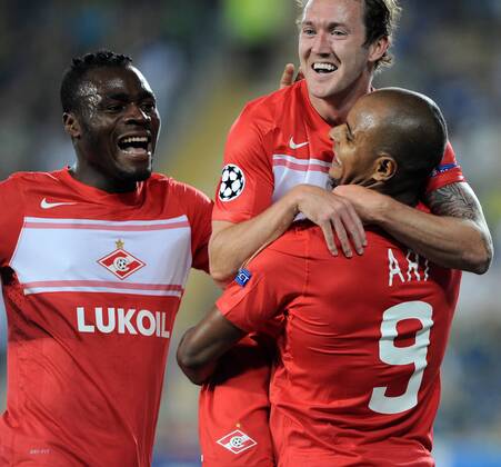 Champions League play off match between Fenerbahce and Spartak Moscow at Sukru Saracoglu Stadium in Istanbul, Turkey on 2012 08 29 Match Scored: Fenerbahce 1 - Spartak Moscow 1 Pictured: Emmanuel Emenike (L) and Ariclenes Da Silva Ferreira ( Ari ) of Spartak Moscow. 
