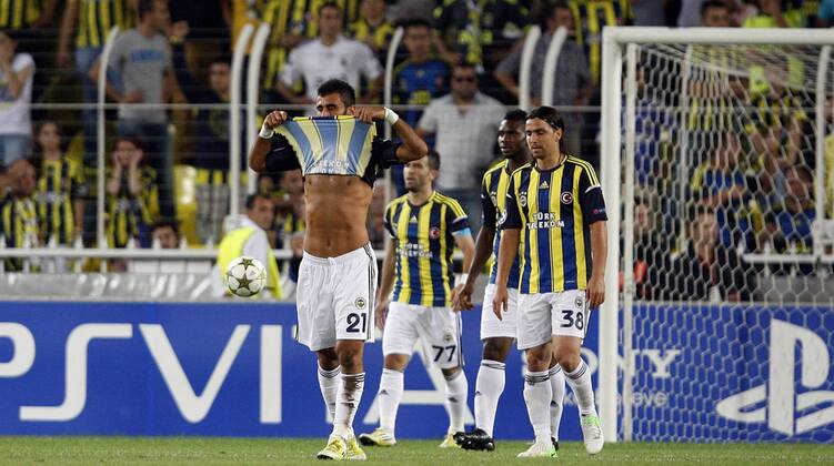 Champions League play off match between Fenerbahce and Spartak Moscow at Sukru Saracoglu Stadium in Istanbul, Turkey on 2012 08 29 Match Scored: Fenerbahce 1 - Spartak Moscow 1 Pictured: Selcuk Sahin (21) and Mehmet Topuz (38) of Fenerbahce. 