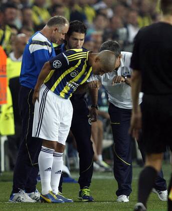 Champions League play off match between Fenerbahce and Spartak Moscow at Sukru Saracoglu Stadium in Istanbul, Turkey on 2012 08 29 Match Scored: Fenerbahce 1 - Spartak Moscow 1 Pictured: Alex De Souza of Fenerbahce. 