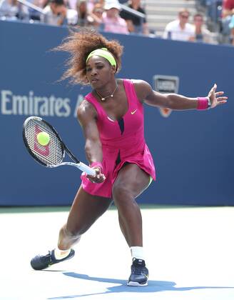 US Open 2012, USTA Billie Jean King National Tennis Center, Flushing Meadows, New York, ITF Grand Slam Tennis Tournament, Serena Williams (USA),Aktion,Einzelbild, Ganzkörper,Hochformat,