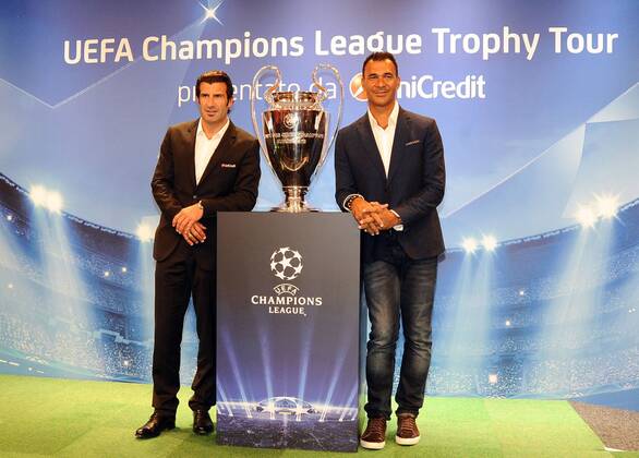 Mailand, Präsentation der Trophäe der UEFA Champions League - Im Bild: Luis Figo-Ruud Gullit 