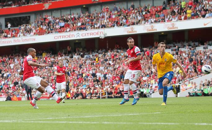 Arsenal s Theo Walcott scoring his sides sixth goal.. Football - Barclays Premier League. Arsenal FC London - Southampton FC. Emirates Stadium - 15 9 12 EDITORIAL USE ONLY. No use with unauthorised audio, video, data, fixture lists, club league logos or live services. Online in-match use limited to 120 images, no video emulation. No use in betting, games or single club league player publications.