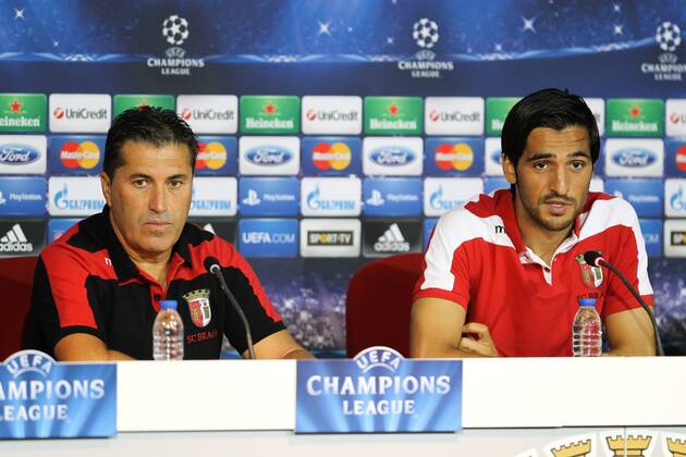 Jose Peseiro (R) coach of SC Braga and Custodio (L) during the training session before the UEFA Champions League CL, Group H, match against CFR Cluj in Braga. 