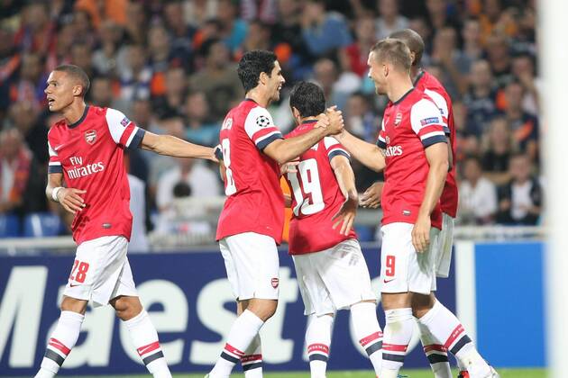 Lukas Podolski (re.) und Mikel Arteta (Mitte), daneben Kieran Gibbs (li.) - Jubel Arsenal Montpellier HSC - Arsenal FC London 1:2 xRichardGosselinxPanoramicx 