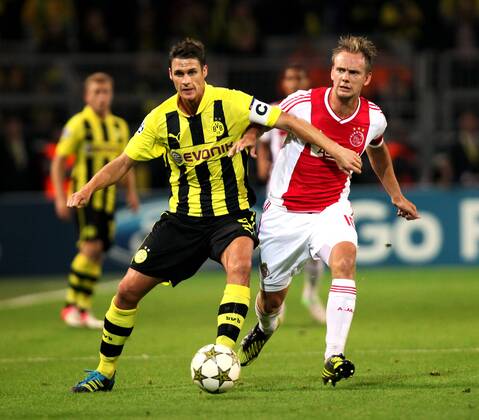 Dortmund Fußball Championsleague Borussia Dortmund - Ajax Amsterdam, v.l. Sebastian Kehl (BVB), Siem de Jong (Ajax)