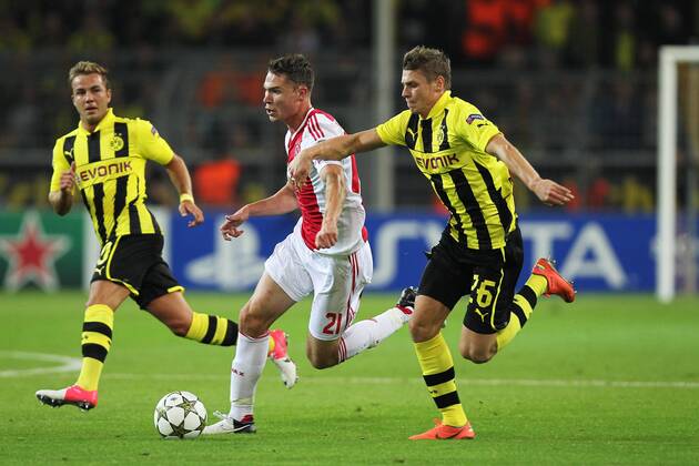 Fußball Champions League Borussia Dortmund - Ajax Amsterdam am 18.09.2012 im SIGNAL IDUNA-Park in Dortmund Mario Götze ( Dortmund ), links - Derk Boerrigter ( Amsterdam ), mitte - Lukasz Piszczek ( Dortmund ), rechts