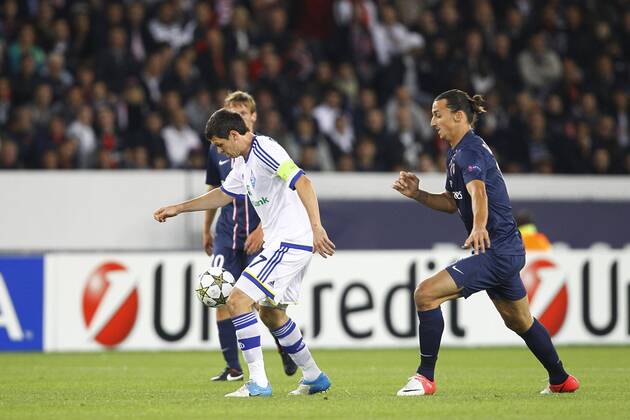 Zlatan Ibrahimovic (PSG) gegen Taras Mikhalik (Dynamo Kiev) Champions League PSG Paris Saint Germain -Dinamo Kiev 4:1 GwendolineLeGoff Panoramic 