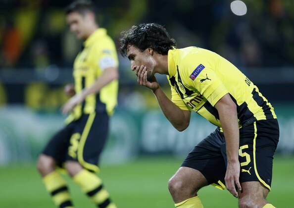 Mats HUMMELS (BVB) ist nach seinem verschossenen Elfmeter sprachlos und entsetzt