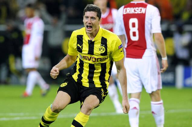 Fussball, UEFA Champions League, Herren, Saison 2012 2013, Gruppe D, 1. Spieltag, Signal Iduna Park Dortmund, Bor. Dortmund (gelb) - Ajax Amsterdam (rot) 1:0; Jubel Robert Lewandowski (BVB) nach seinem Tor zum 1:0. Jubel, Freude, Aktion.