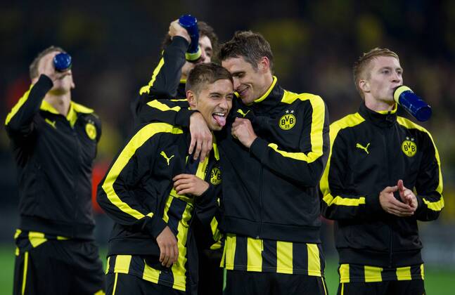 Nach dem Spiel: Moritz LEITNER und Sebastian KEHL (alle DOR) liegen in den Armen und freuen sich. Fussball international - UEFA Championsleague Saison 2012 2013, Gruppenphase: Borussia Dortmund - Ajax Amsterdam in Dortmund, Deutschland am 18.09.2012,