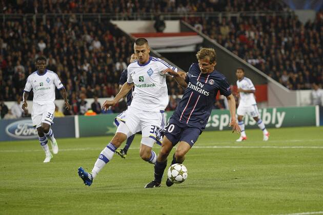 Clement Chantome (PSG) contre Yevhen Khacheridi (Dynamo Kiev) FOOTBALL : Paris Saint Germain vs Dynamo Kiev - Champions league - 18 09 2012 GwendolineLeGoff Panoramic 
