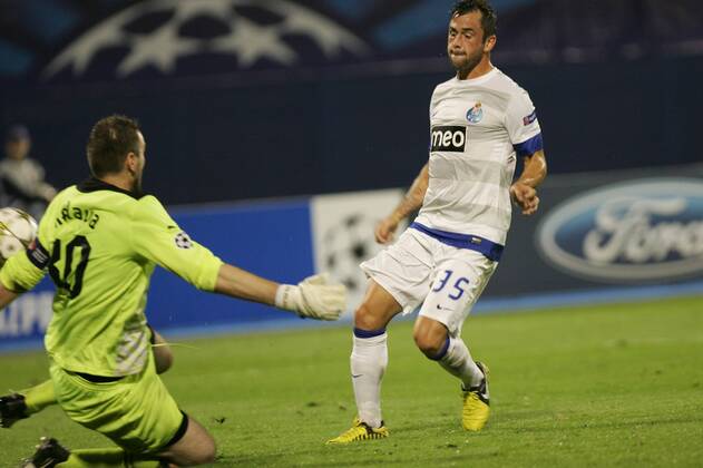Zagreb, 18.09.2012., Stadion Maksimir - UEFA Champion League 2012 13 season, Group A GNK Dinamo (blue) - FC Porto (white) 0:2 Steven Defour (35) and Ivan Kelava (30)