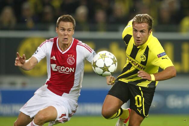 Spieltag 1 Gruppe D am 18.09.2012 in Dortmund Borussia Dortmund vs AFC Ajax Amsterdam 1:0 hier: Niklas Moisander AFC Ajax hat Mario Götze Borussia Dortmund gut im Griff