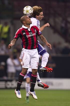Nigel de Jong (Milan), Lucas Biglia (Anderlecht), SEPTEMBER 18, 2012 - Football Soccer : UEFA Champions League Group C match between Milan 0-0 RSC Anderlecht at Giuseppe Meazza Stadium (San Siro) in Milano, Italy.  ( ptmb033824)