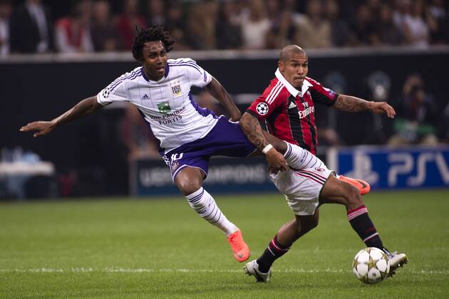 Kanu (Anderlecht), Nigel de Jong (Milan), SEPTEMBER 18, 2012 - Football Soccer : UEFA Champions League Group C match between Milan 0-0 RSC Anderlecht at Giuseppe Meazza Stadium (San Siro) in Milano, Italy.  ( ptmb033830)