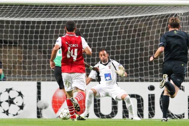 Rafael Bastos of CFR Cluj shoots to score 1-0 during the UEFA Champions League, Group H, match against SC Braga at AXa Stadium in Braga. 