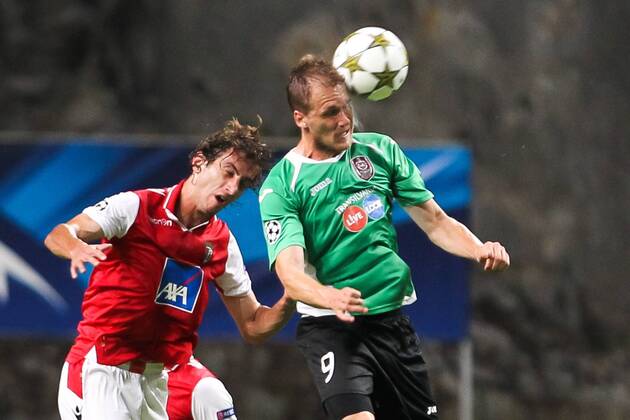 Nuno Andre Coelho (L) of SC Braga challenges Pantelis Kapetanos of CFR Cluj during the UEFA Champions League, Group H, match against CFR Cluj at AXa Stadium in Braga. 