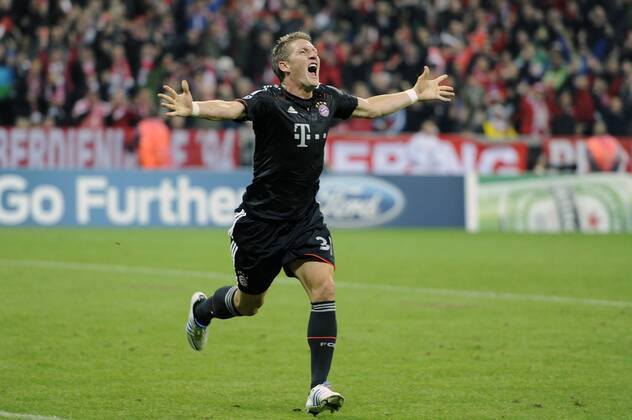 Jubel,Freude,Begeisterung, Bastian SCHWEINSTEIGER (Bayern München) nach Tor zum 1-0. FC Bayern München (M)-CF Valencia (V),Fussball Champions League, Vorrunde,Gruppe F,1.Spieltag,Spieltag01, am 19.09.2012 ,A L L I A N Z A R E N A München Deutschland.
