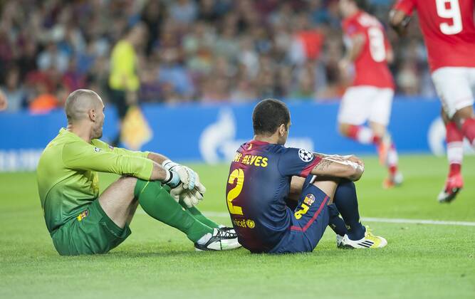 Liga futbol profesional 2012 - 2013 - Champions League - UEFA - jornada 1 -; Futbol Club Barcelona - FC Spartak Moskva - futbol - soccer - Victor Valdes - Dani Alves - Gol propia puerta Dani Alves 